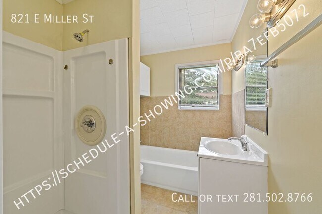 Building Photo - 821 Miller St