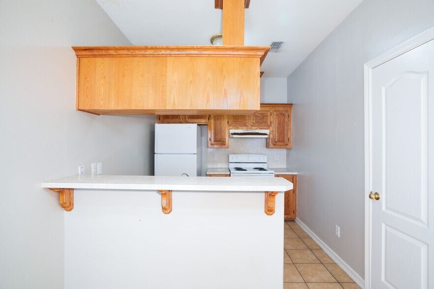 Building Photo - 604 Buena Vista Dr