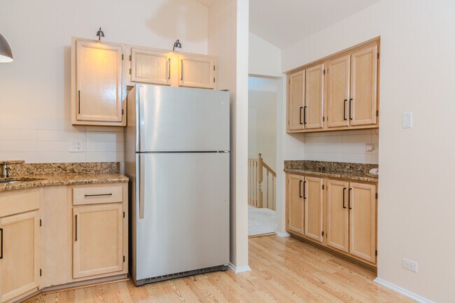 Building Photo - 330 Ashford Cir