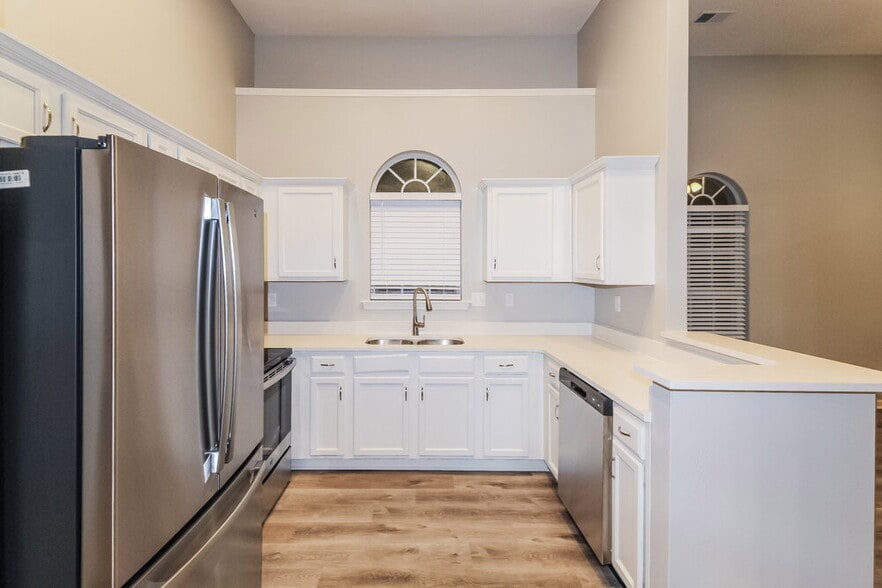 Building Photo - 7138 Queens Crown Ct