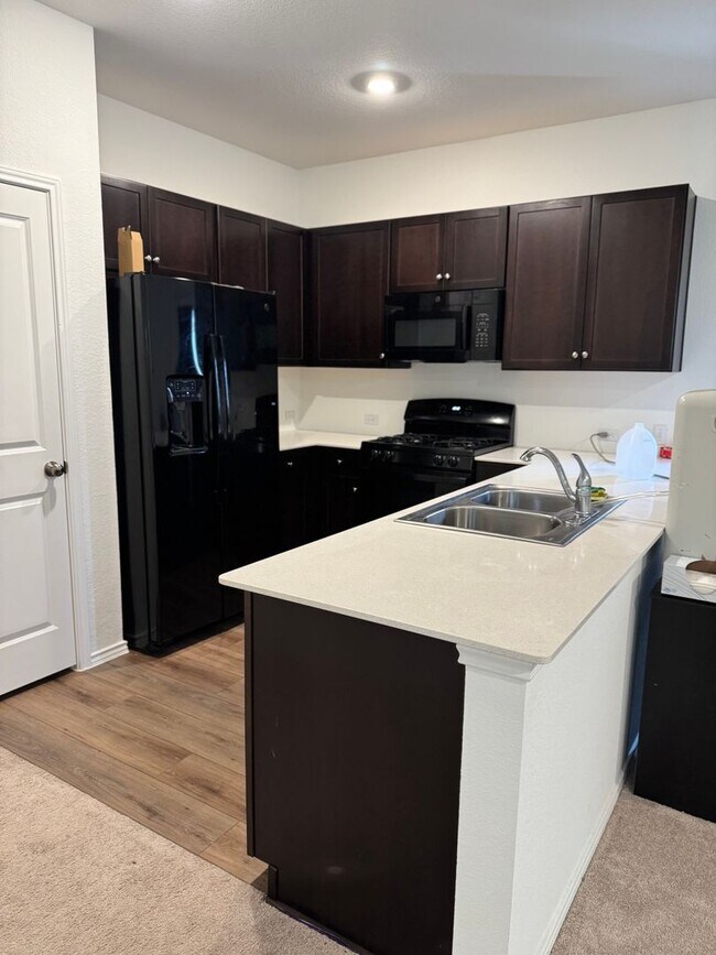 Building Photo - 3 Bed 2 Bath 2 Car Garage Home in Maxwell ...