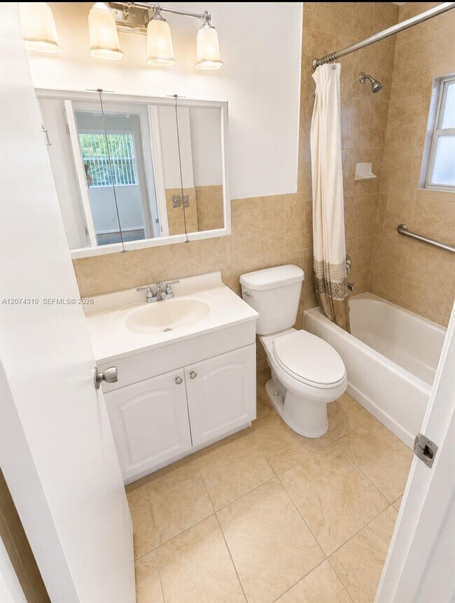 Building Photo - 539 Sabal Palm Dr