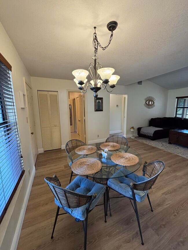 Building Photo - 3 Vía De Casas Sur