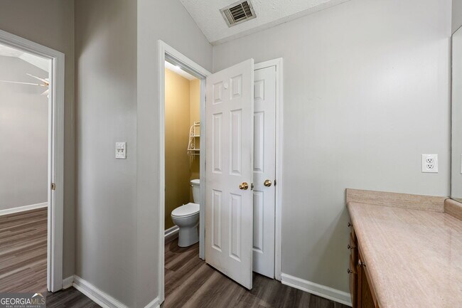Building Photo - 209 Garrison Chase