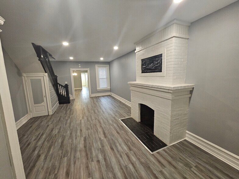 Primary Photo - 1650 Mineral Spring Rd