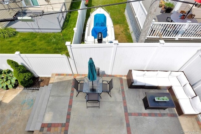 Building Photo - 81 Barnes St