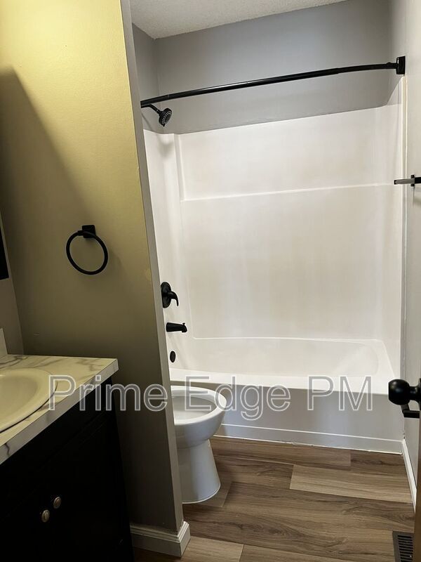 Building Photo - 6235 Holdrege-B6