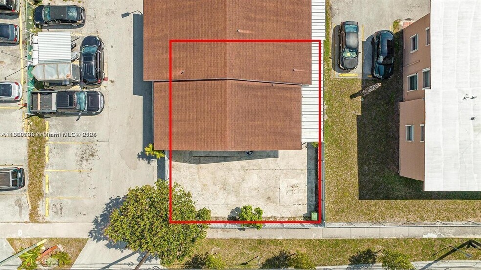 Building Photo - 330 W 74th Pl