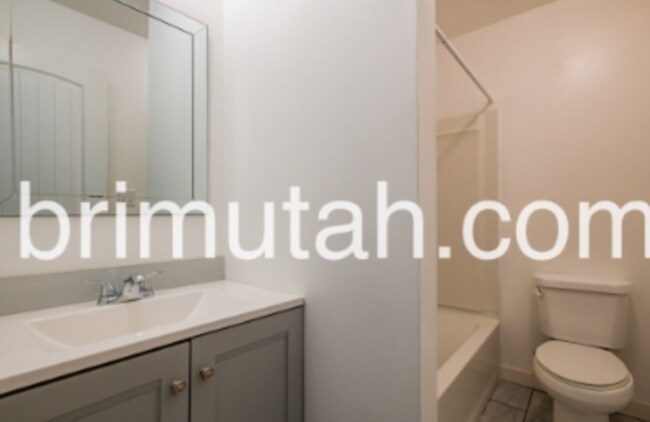 Building Photo - 2590 S 800 E