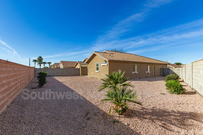 Building Photo - 3625 E Del Rio Dr