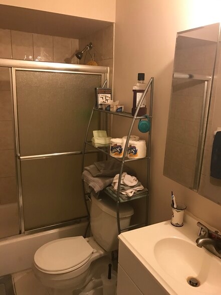 Building Photo - 735 Annadale Rd