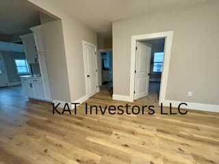 Building Photo - 168 Blain St