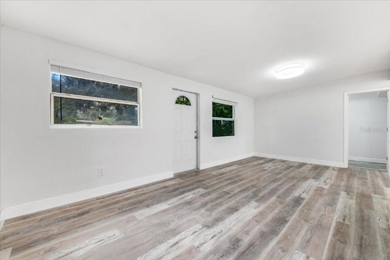 Building Photo - 2110 Alemanda Dr