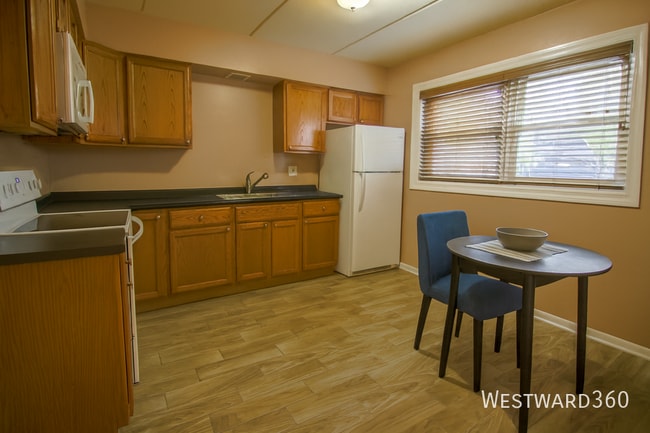 Building Photo - 9907 W 58th St