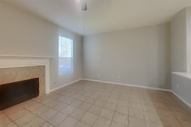 Building Photo - 3631 Royal Royce Dr