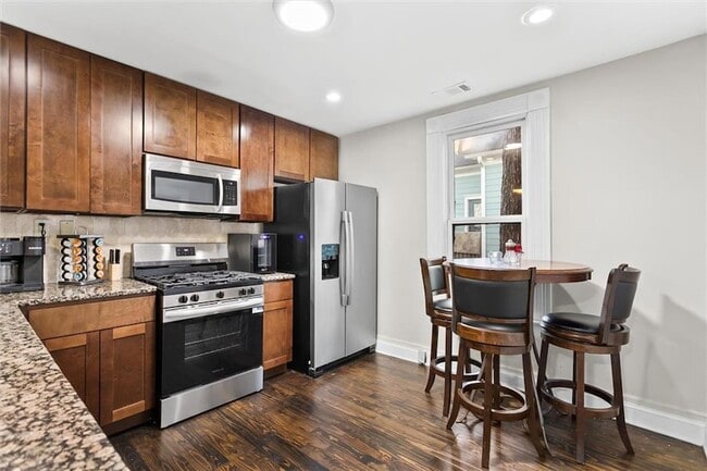 Building Photo - 867 Beecher St SW