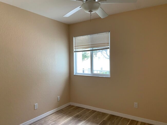 Building Photo - 1934 Gardenia Ct