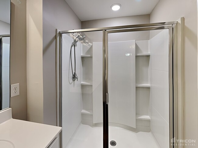 Building Photo - 339 Victory Cir