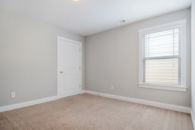 Building Photo - 2056 Hatteras Wy