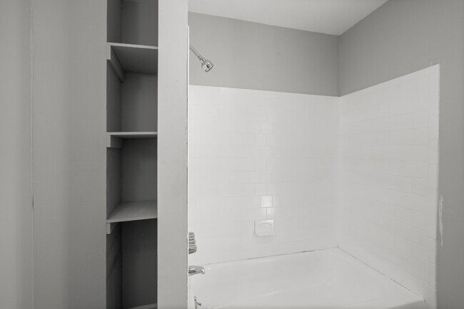 Building Photo - 112 W Mulberry St