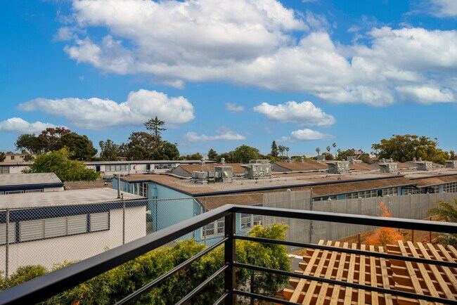 Building Photo - 623 Colima St