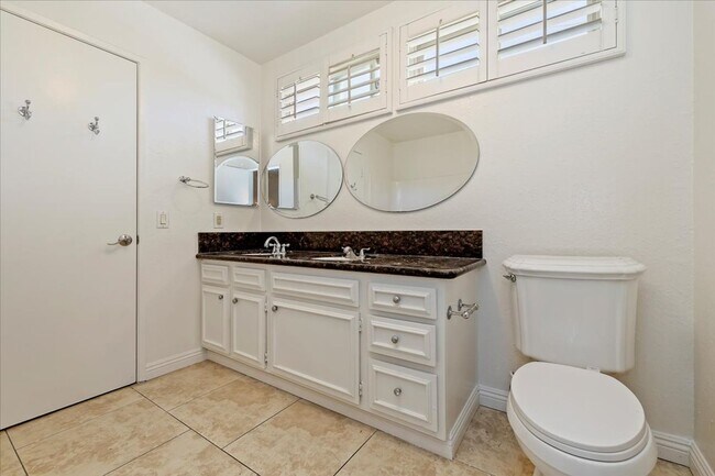 Building Photo - SPACIOUS 3BR/2BA Condo in Canyon Crest Nea...