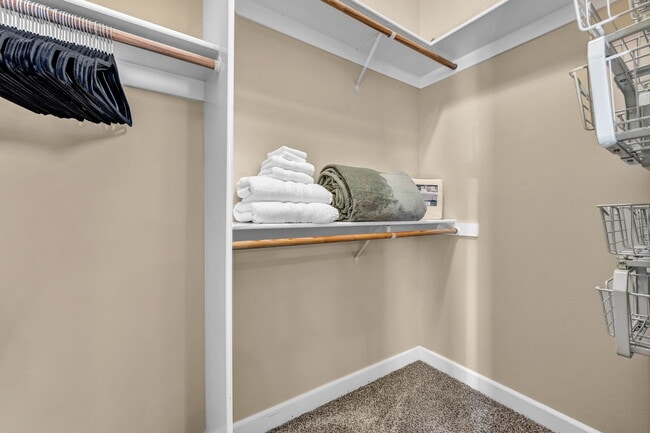 Building Photo - 1520 Taos Ln