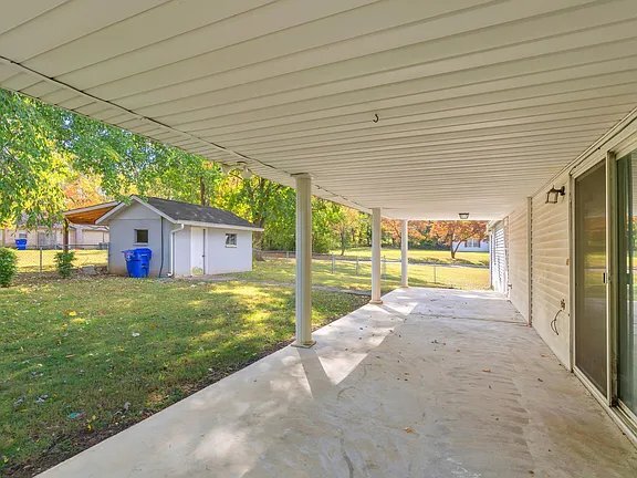 Building Photo - 6006 Fayette Ln