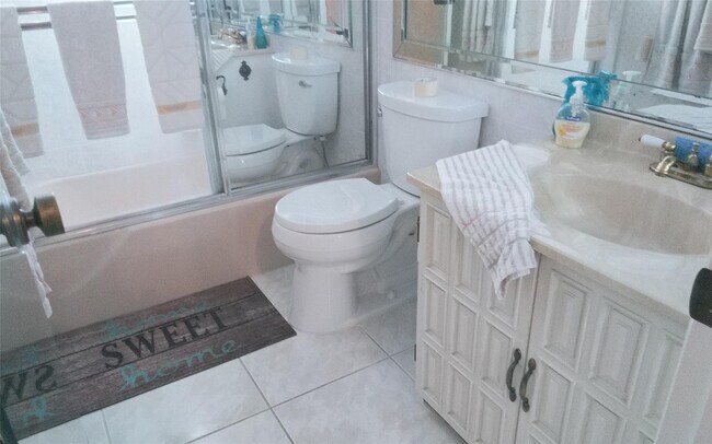 Building Photo - 460 Paradise Isle Blvd