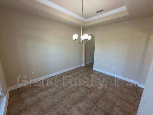 Building Photo - 4818 Dupont Cir