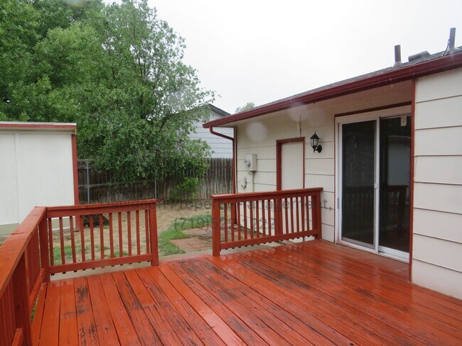 Building Photo - Charming 3-bedroom House in Secuirty-Widef...