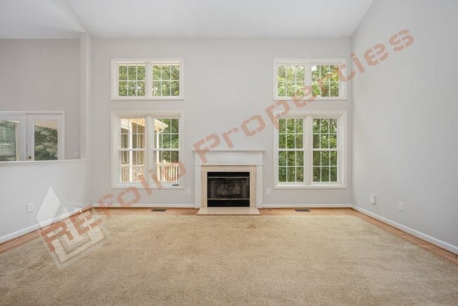 Building Photo - Lovely 4-Bedroom House w/1st FL Primary Su...