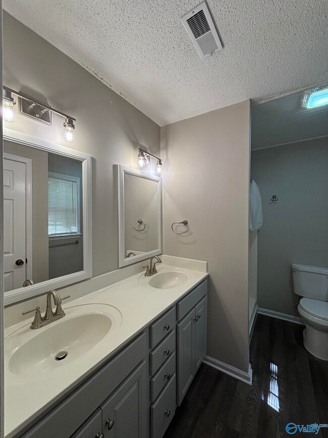 Building Photo - 2705 Willena Dr SE