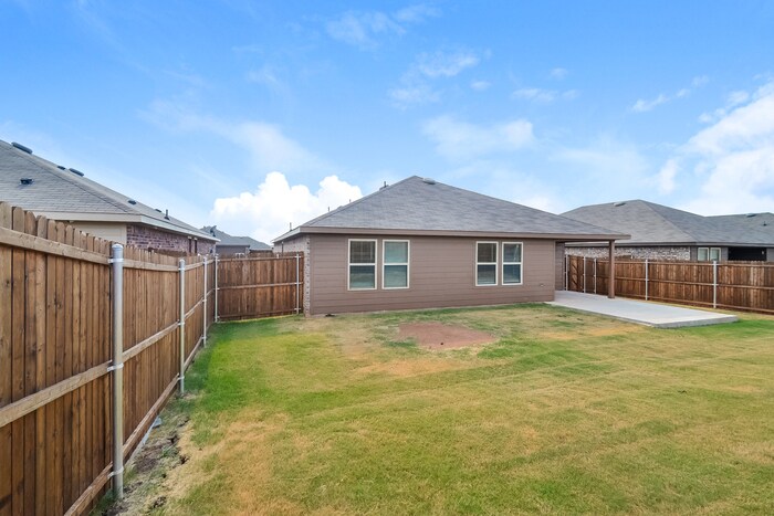 Building Photo - 904 Silver Maple Ln