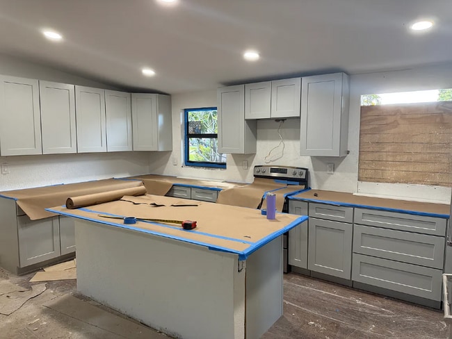 Building Photo - 3000 Karen Ave