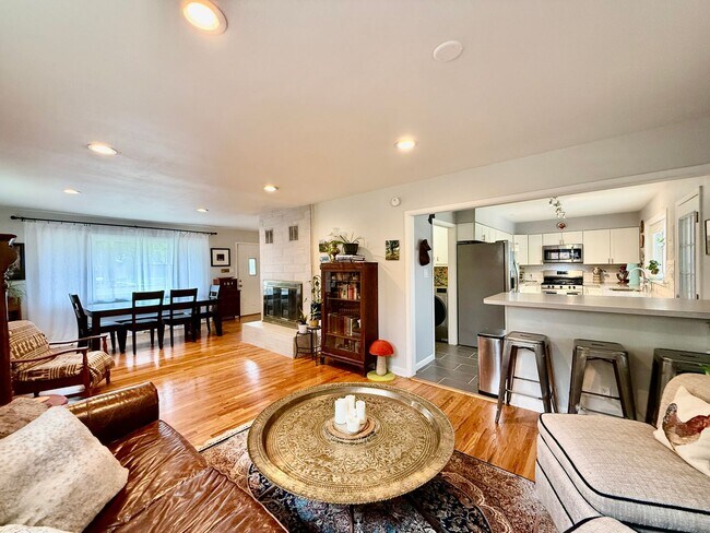 Building Photo - Charming Updated 3-Bedroom Home in Pleasant Valley