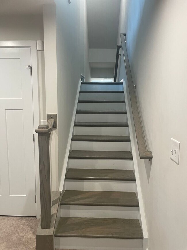 Building Photo - Luxury 3BR Townhome in Langtree- Modern Finishes & Prime Location!