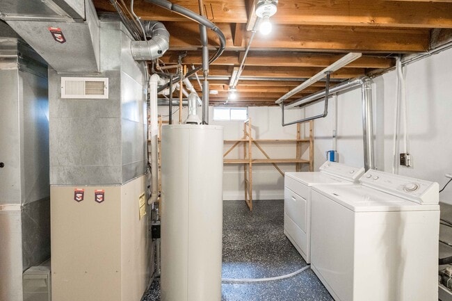 Building Photo - 106 NE Grant St