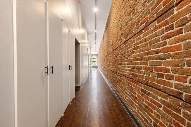 Building Photo - 213 23rd Street Rear