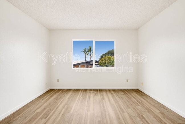 Building Photo - 12 Elna Dr