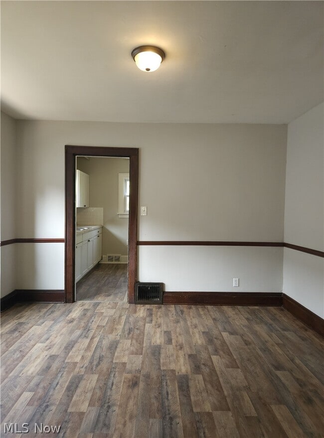 Building Photo - 614 Sanford Ave