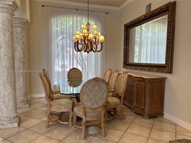 Building Photo - 2726 Meadowood Dr