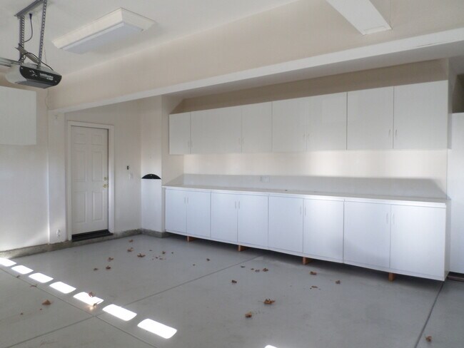 Building Photo - Gorgeous 4 bedroom 2.5 bath Temecula Home ...