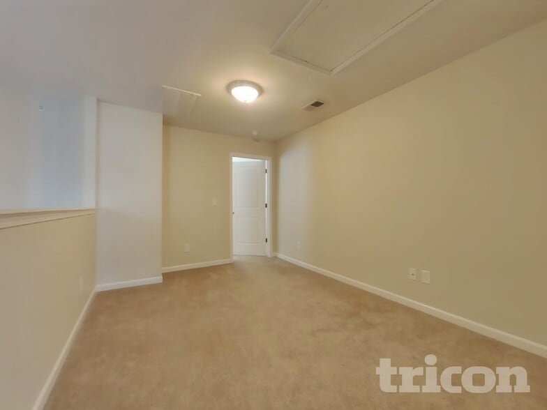 Building Photo - 404 Riverwood Ct