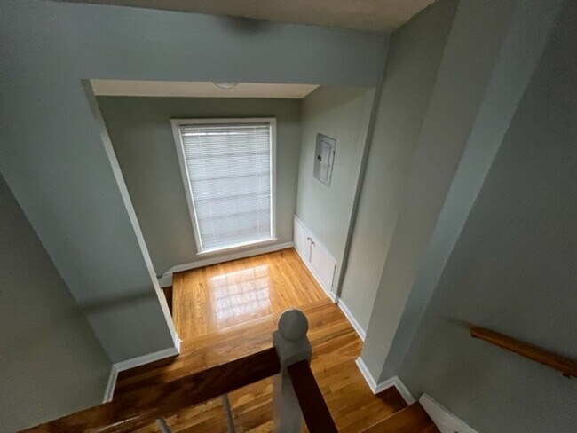 Building Photo - 883 Monroe Dr NE