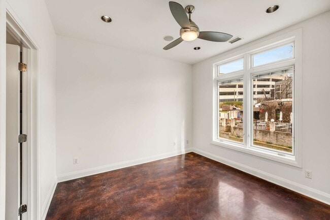 Building Photo - 1500 4th Ave N