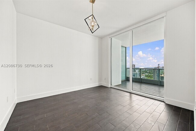 Building Photo - 900 Biscayne Blvd