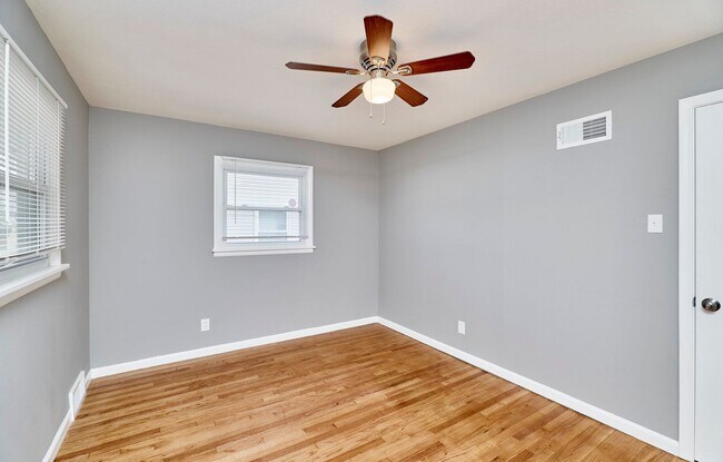 Building Photo - 255 Florisota Dr