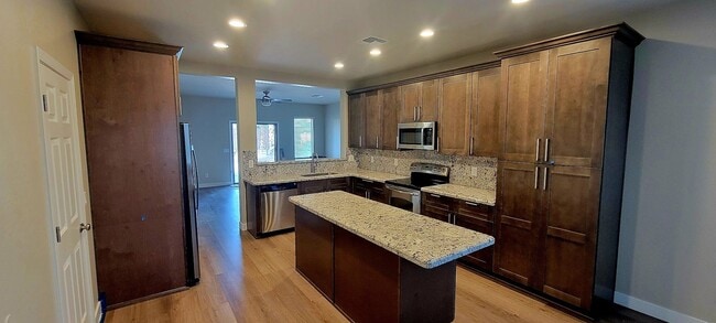 Building Photo - Unbelievable 3 bedroom 2 bath home in Peca...