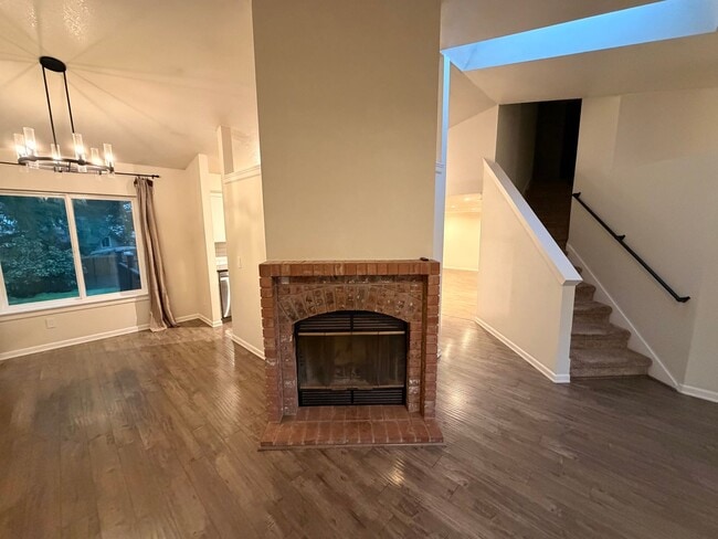 Building Photo - Gorgeous House in a Family-Friendly neighborhood!